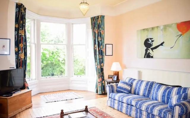 Beautiful & Bright Three Bedroom Home