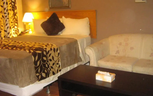 Parkway Motel & European Lodges