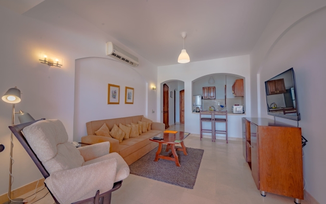 VESTA - Luxury APT - 1BR - West Golf