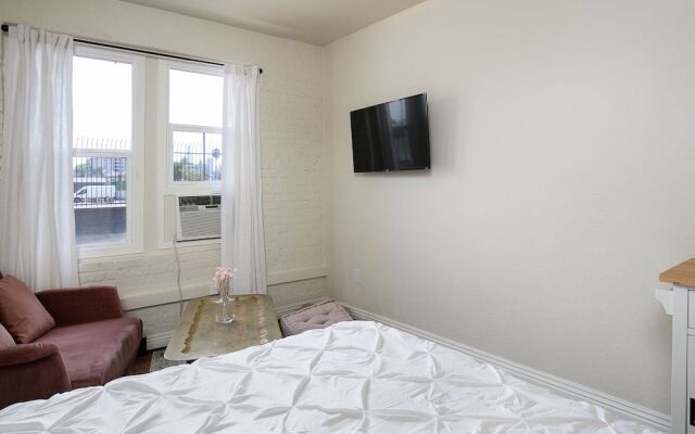 CDC Cleaning Standard! Studio Near Hollywood