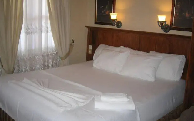 Sato Hotel Side