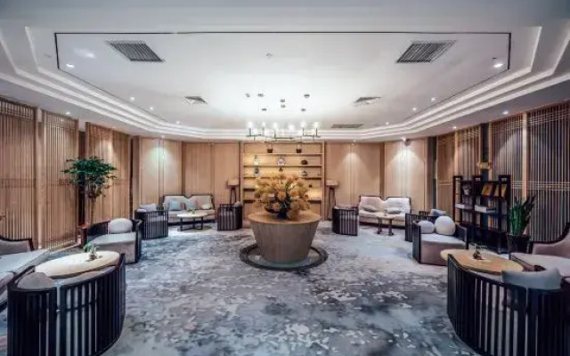 Yuhua E-sports Hotel (Zhengzhou East High-speed Railway Station)