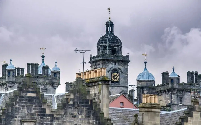 JOIVY Royal Mile Tower Apartment