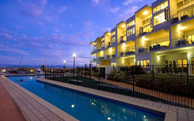 Beachside Magnetic Harbour Holiday Apartments