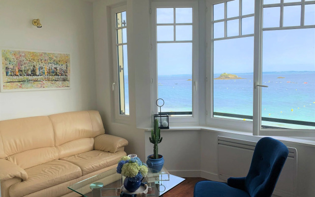 Duplex apartment in a prime seafront location, Treboul, Douarnenez
