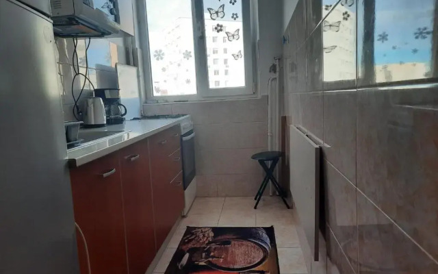 Apartament 3 camere semidecomandat