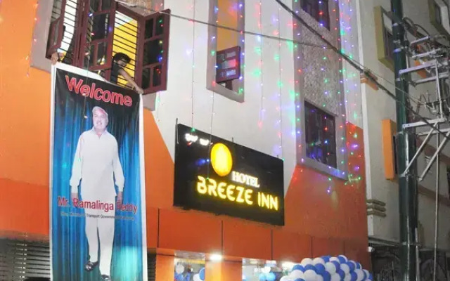 Oyo 10450 Breeze Inn