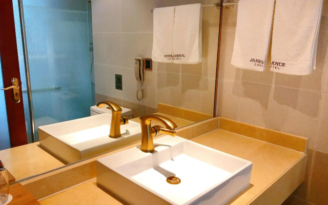 James Joyce Coffetel· Tianjin Olympic Center Lingbin Road Metro Station