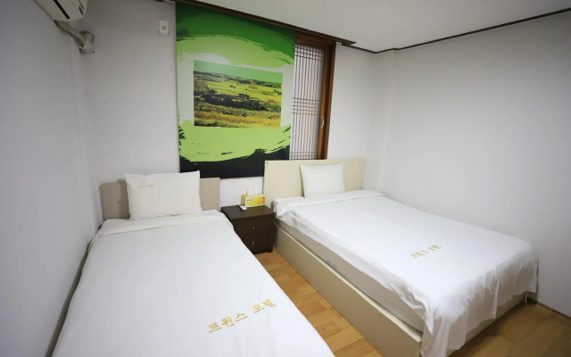 Twins Hotel