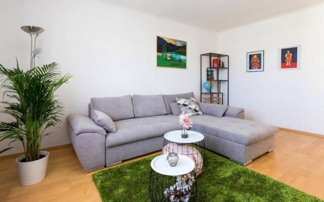 Apartment Rudolfspark Check in 15h to 22h Only