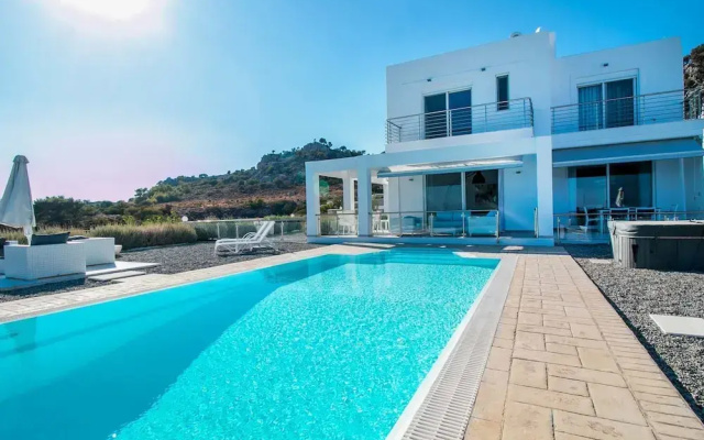Luxury Villa Near Sea in Kalithies with Hot Tub