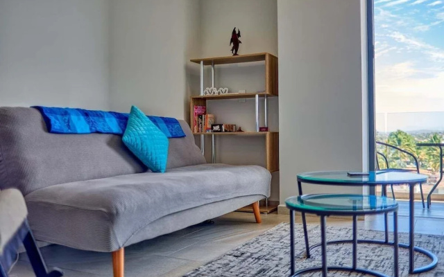 1BR Apartment - Private Balcony - Pool - Gym