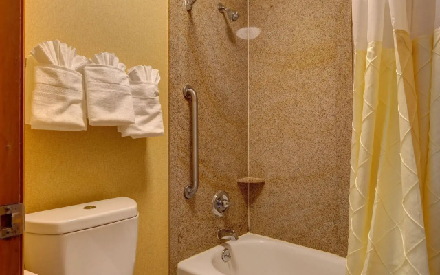 Deluxe Inn Fayetteville - I-95 Exit 49
