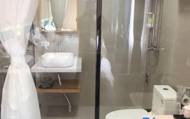 Xuequan Express Hotel