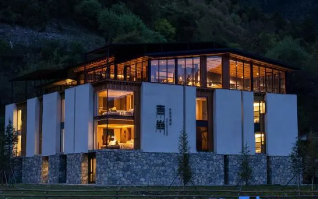 Rock Hotel Yubeng – Exterior – Deqin