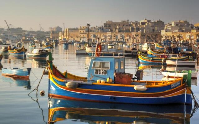 Stunning Views 4 Bedroom Penthouse in Marsaxlokk