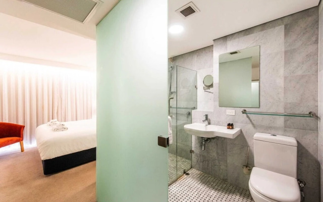 Stylish Room - Enjoy City Views on Rooftop Terrace
