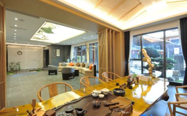 Anjing Qilu Manor in Emei Mountain Scenic Area