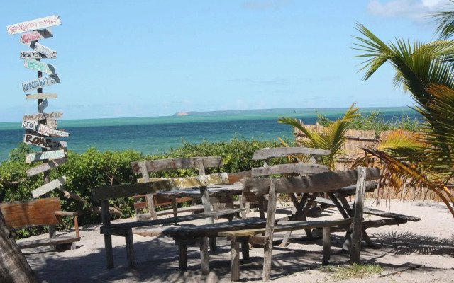 Baobab Beach Lodge & Backpackers