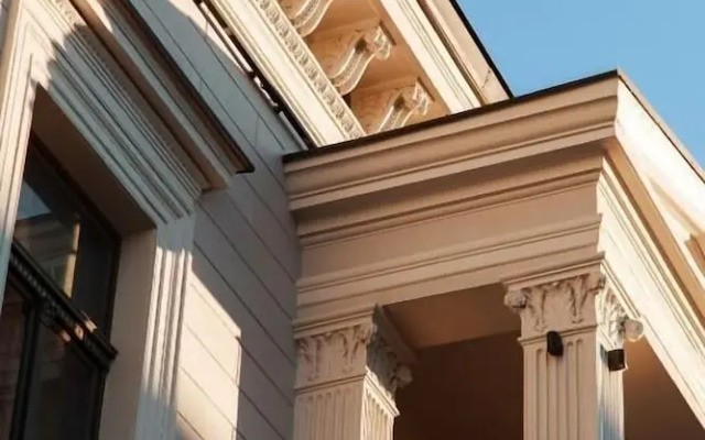 Roze Center Apartments