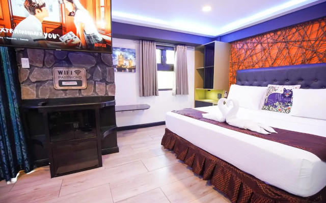 CLOCKWORKORANGE Luxury Suites