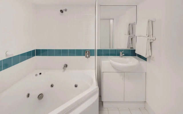 Adina Serviced Apartments Canberra James Court