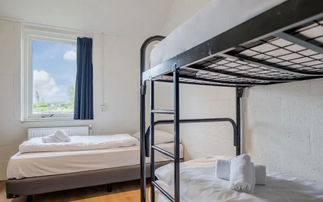 Well Furnished Home for Groups with Dishwasher near Water