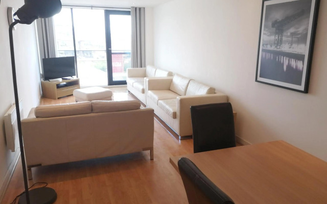 Glasgow Central Riverview Luxury Apartment (Sleeps upto 8)