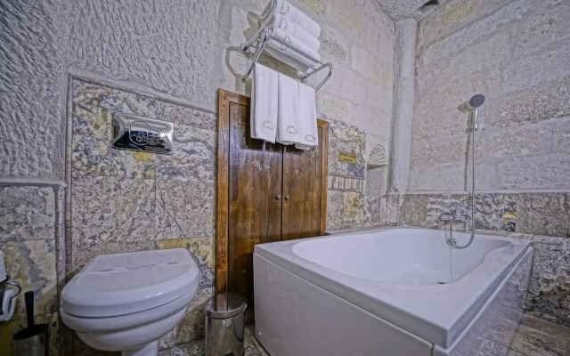 Maccan Cave Hotel