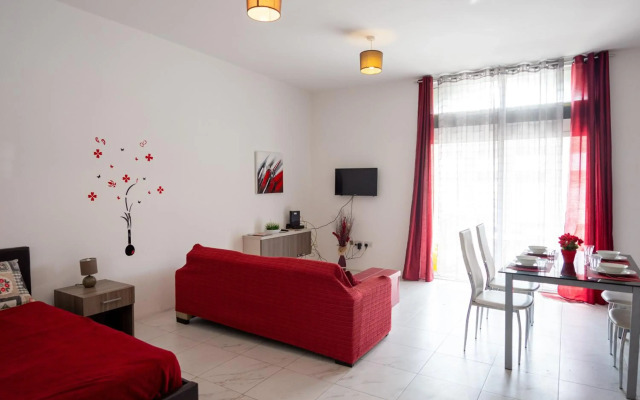 Seafront apartment between Valletta and Sliema