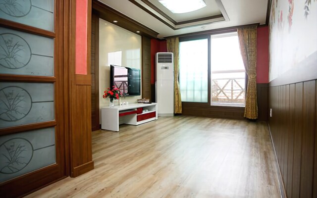 Tongyeong White Beach Pension