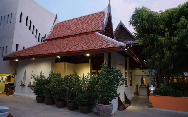 Ruean Thai Hotel