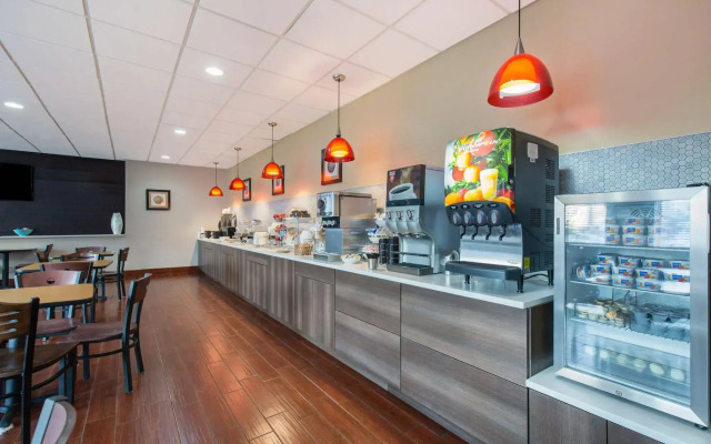 Gateway Hotel & Suites, Ascend Hotel Collection