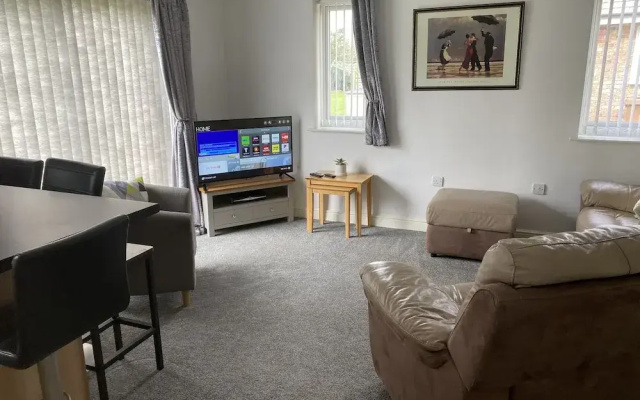 Cottage - Sleeps 4 - Pets Ok - Parking - Garden