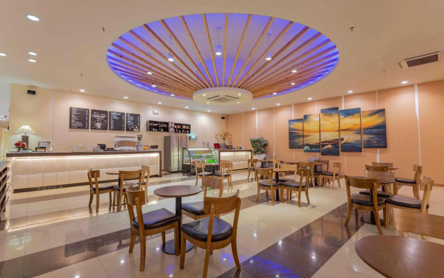 Xenia Hotel Clark - Multi Use Hotel