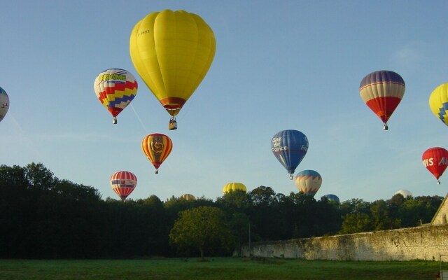 Charming Holiday Home With Deckchairs, Garden, Terrace, BBQ