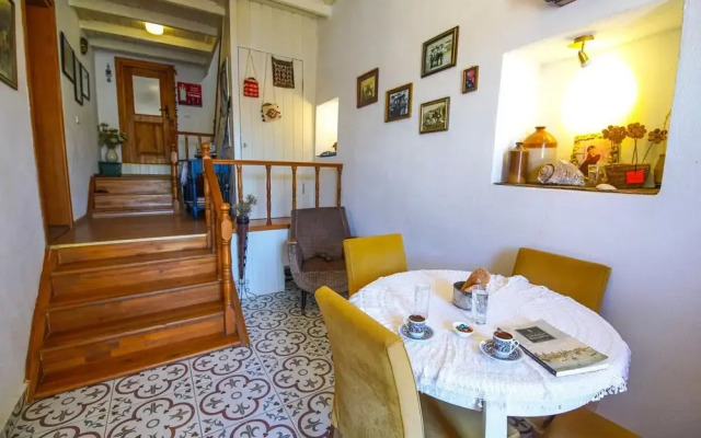 Alaybey Ada Evi