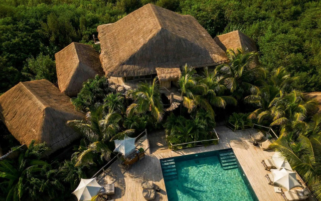 Radhoo Tulum