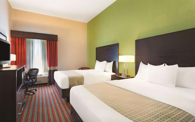 La Quinta Inn & Suites by Wyndham Tampa Bay Area-Tampa South