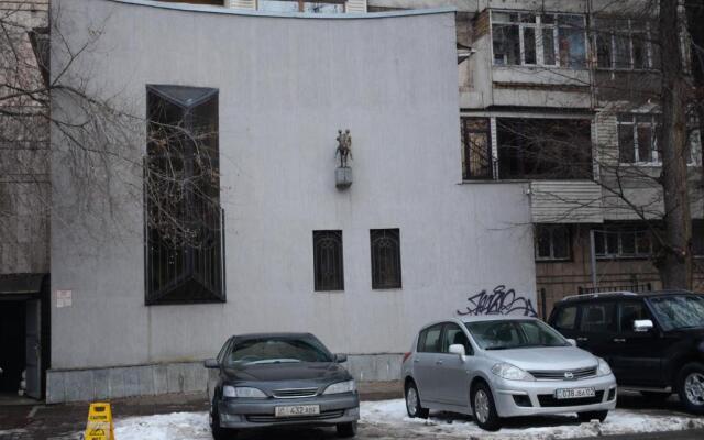 5 Rooms Hostel Almaty