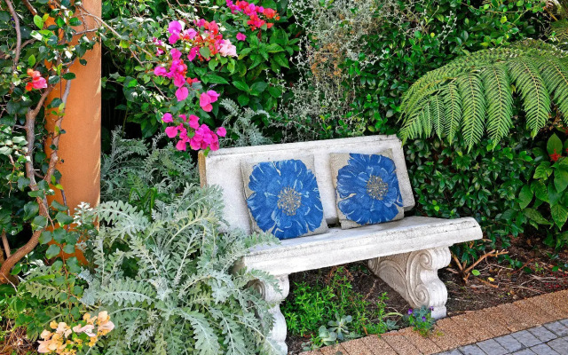 Petit Plaisir is a Romantic Self-catering Cottage on the Side of the Village no1