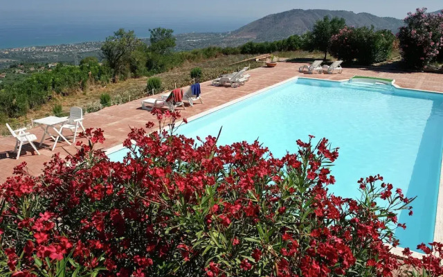 Beautiful Villa With Large Garden, Pool and Breathtaking Views
