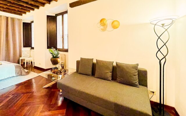 Trevi Fountain Stylish Guesthouse