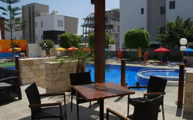 The Caravel Hotel