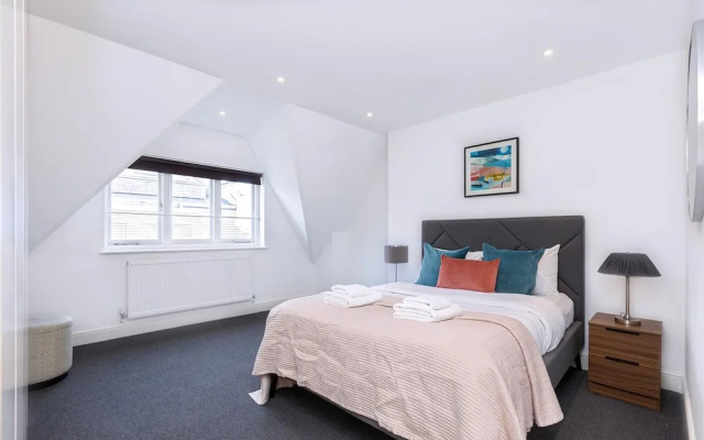 Stylish Three-bed Flat in Marylebone