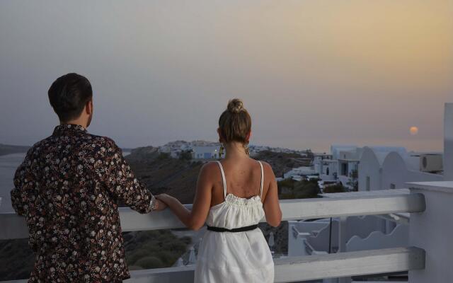 Mr and Mrs White Oia – Santorini
