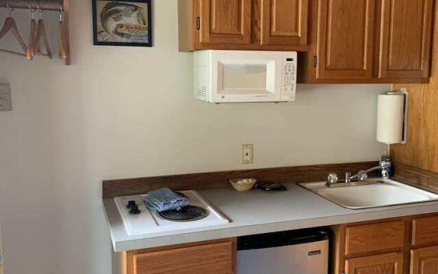 Curley's Resort & Dive Center