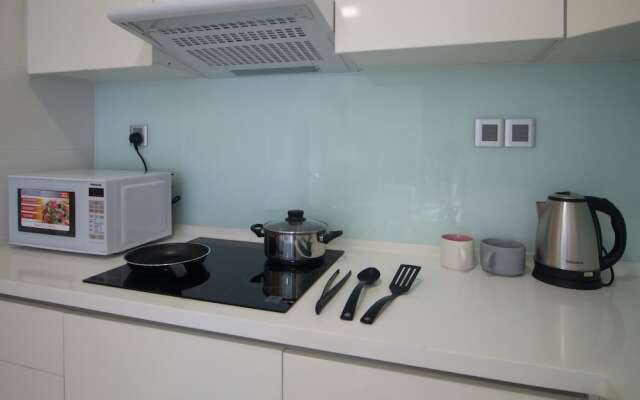 OYO Home 501 Luxury 1BR Crest Condo