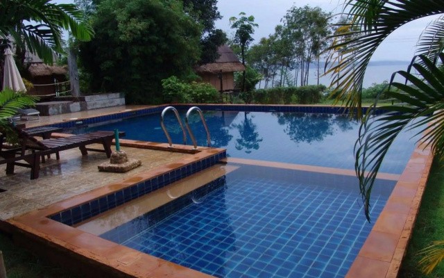 Bamboo Hideaway Resort