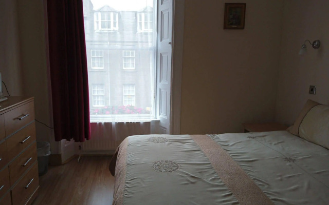 Dee Hotel